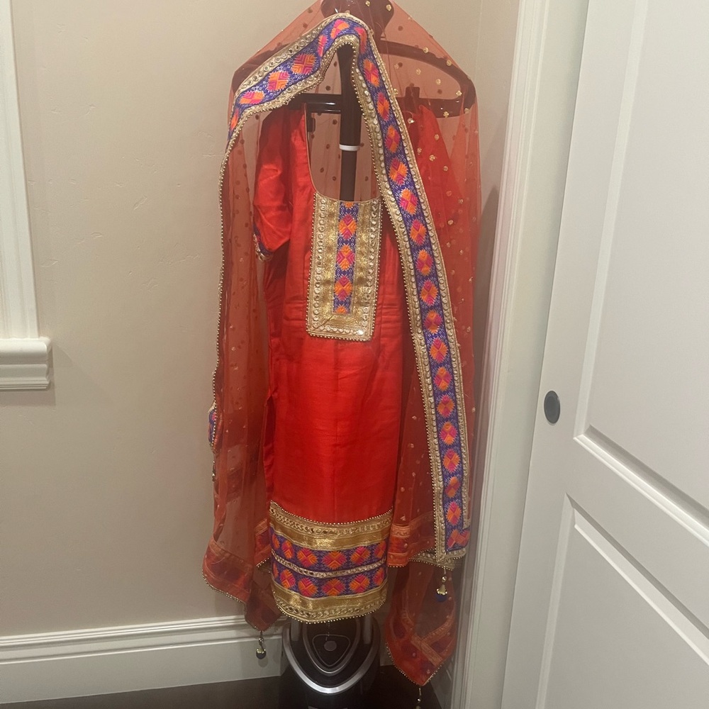 Salwar suit